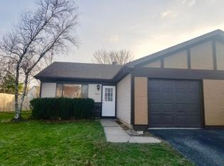 3317 Fox Hill Rd, Aurora, IL 60504