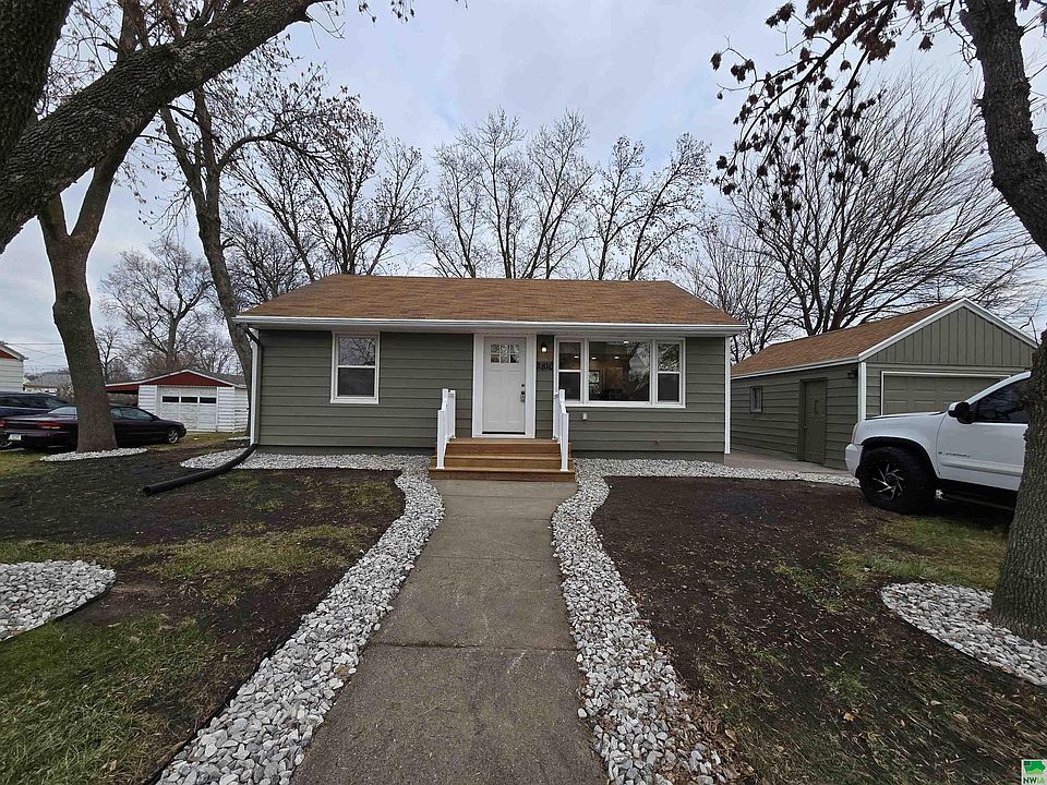 1st image of 2810 Rebecca St