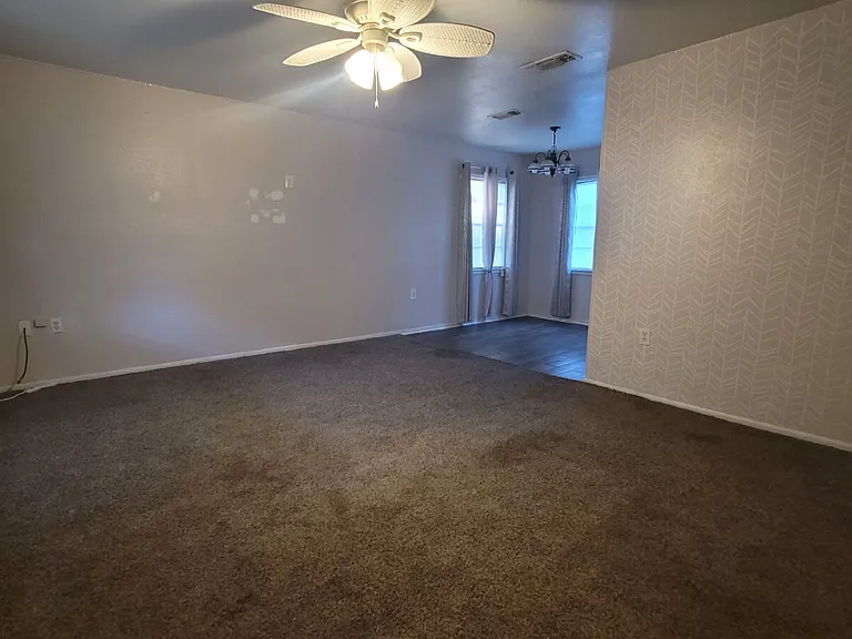 701 E Pinecrest Dr — Photo 3
