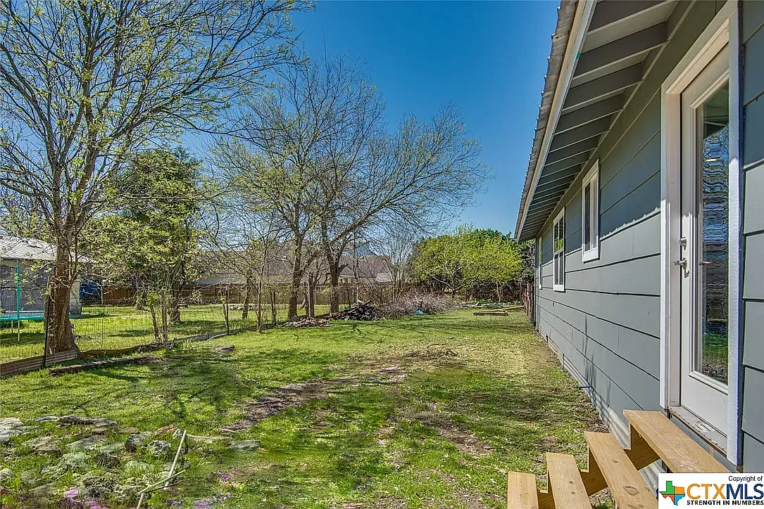 4 bed, 1300 sqft, $1,850 — Photo 2