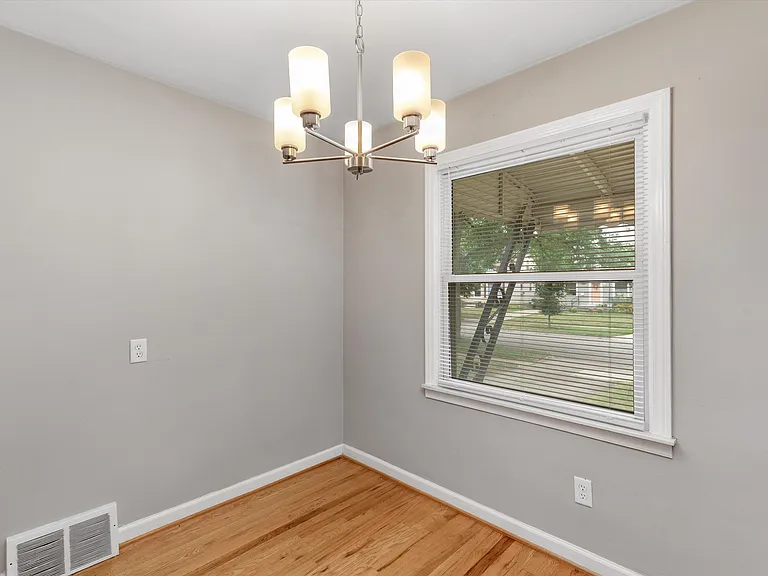 912 N Edison Ave — Photo 7