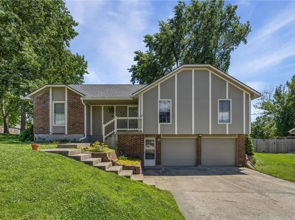 609 Loran Ln, Raymore, MO 64083