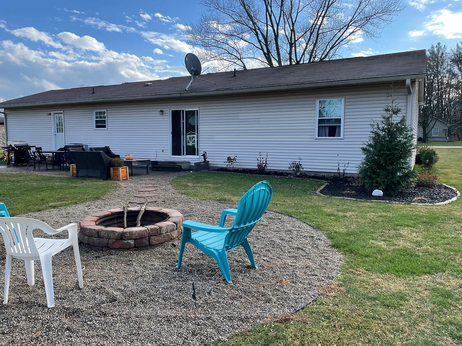 3 bed, 1200 sqft, $1,950 — Photo 2