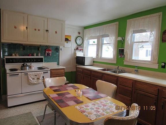 2nd image of 25 Pierce St