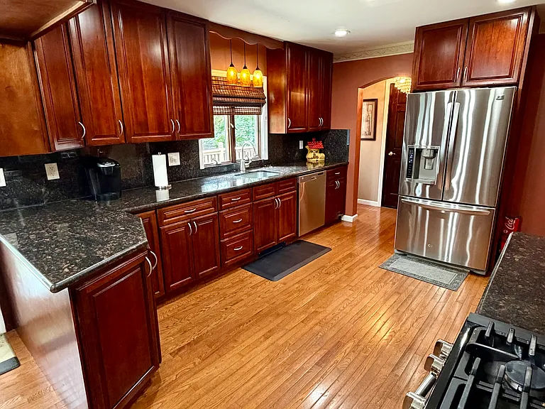598 Cleveland Ave — Photo 3