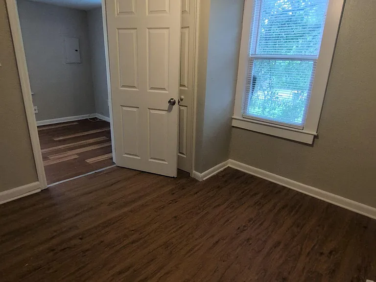 1551 W 33rd St #2 — Photo 5