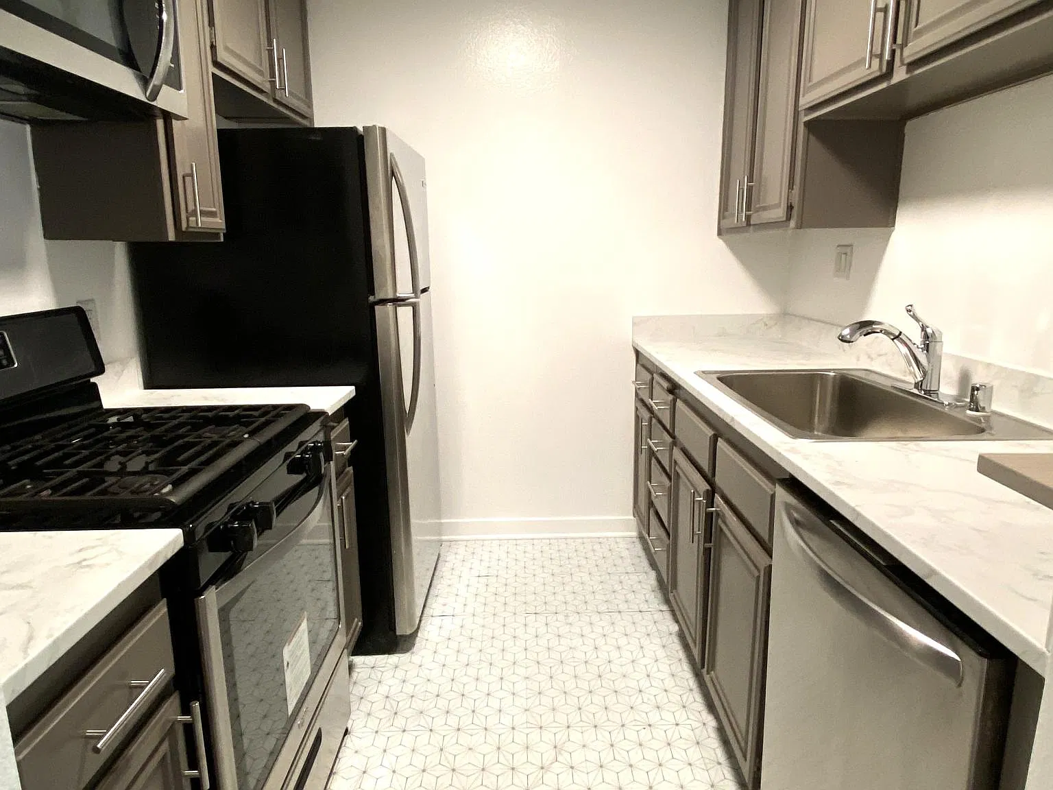 465 Oak St — Photo 1