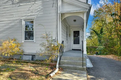 10 Middle St Photo 1