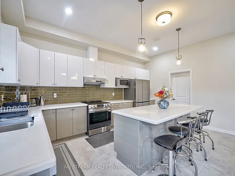 3185 Searidge St — Photo 13