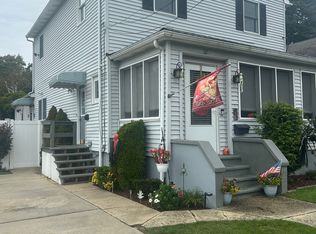 30 Dean St, North Babylon, NY 11703