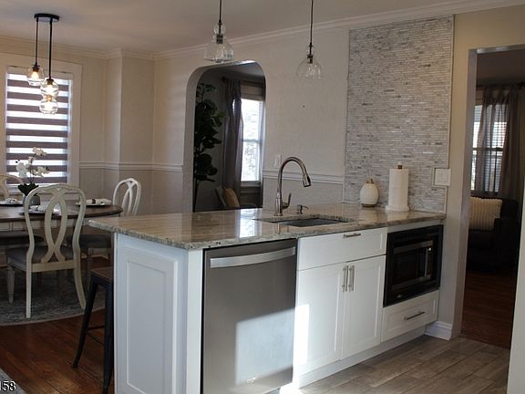 3rd image of 75 Chestnut Ave