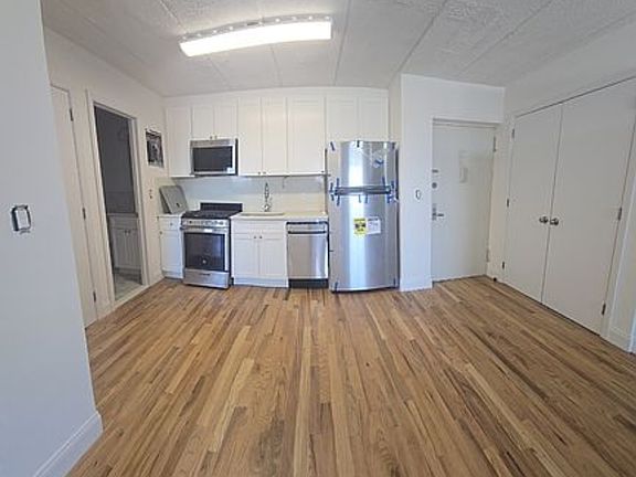 3rd image of 14351 Roosevelt Ave #4S