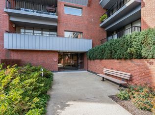 75 Grove St APT 228, Wellesley, MA 02482