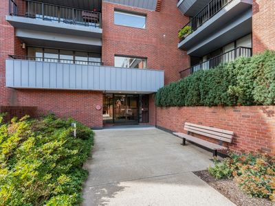 75 Grove St APT 228, Wellesley, MA, 02482