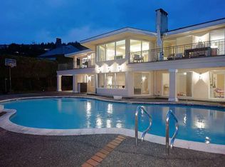 1392 Chartwell Dr #1A, West Vancouver, BC V7S2R5