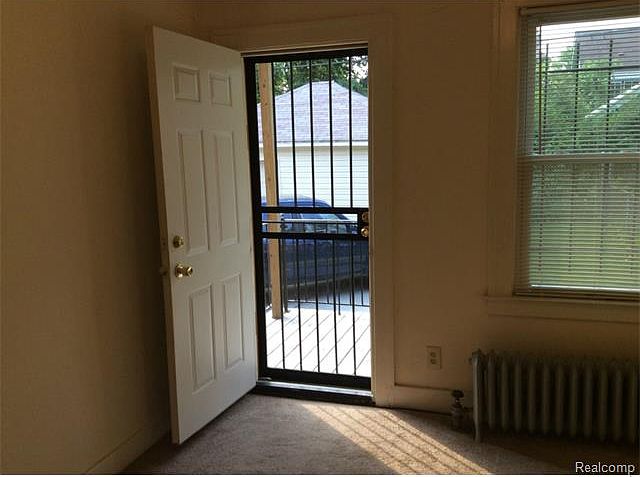 2nd image of 3018 Fullerton St