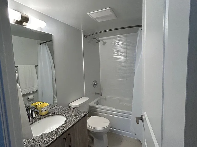 20 Meadowglen Pl E #822 — Photo 12