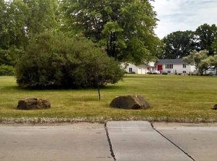 401 Oaknoll Dr, Amherst, OH 44001