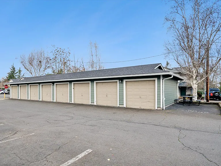 Oak Park Village Apartments — Photo 7