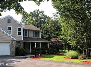 10 Golfwood Dr, Hazleton, PA 18202