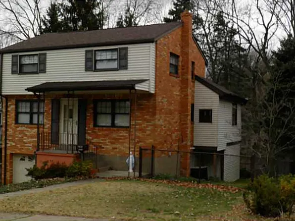 490 Lucia Dr, Pittsburgh, PA 15221