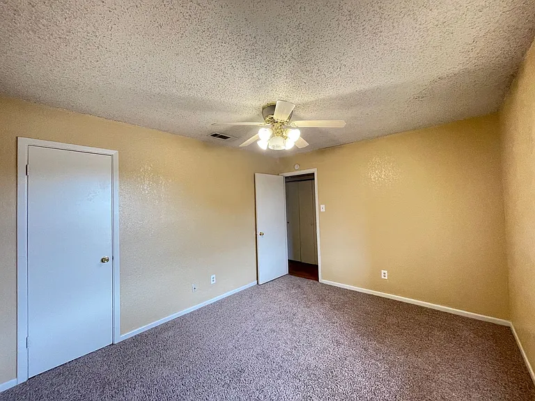 2208 Hunt Dr — Photo 14