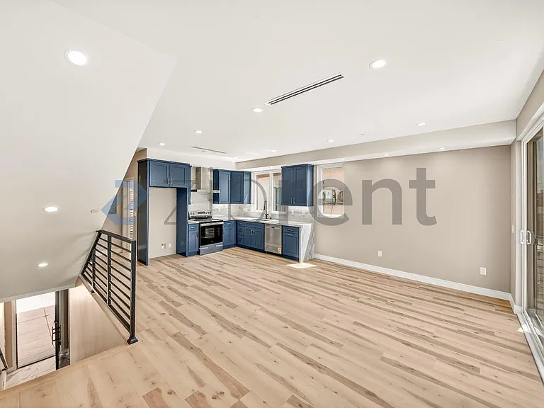 227 N Burlington Ave #1 — Photo 1