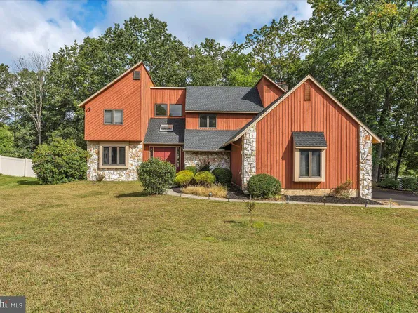 8 Kimberly Ct, Voorhees, NJ 08043