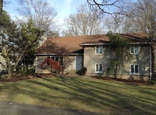 27 Broadlawn Dr, Livingston, NJ 07039