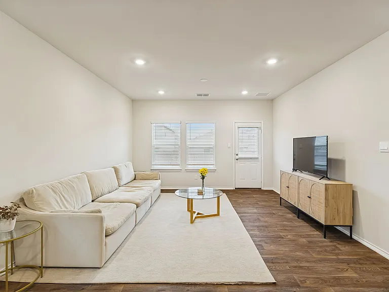 4550 Meerkat Dr — Photo 17