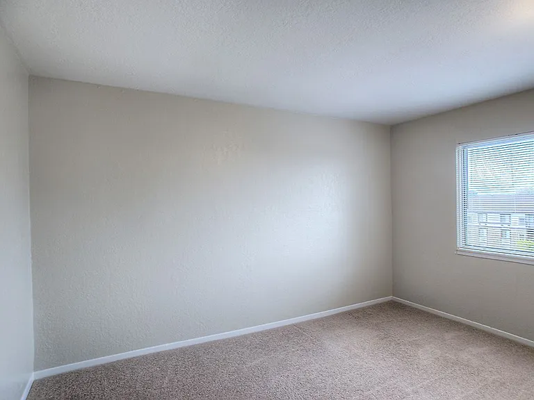 Nottingham Place Apartments — Photo 10