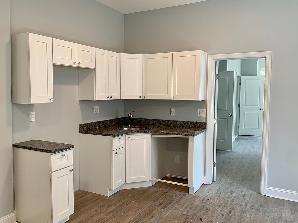 2nd image of 2037 Mount Vernon St APT 2R