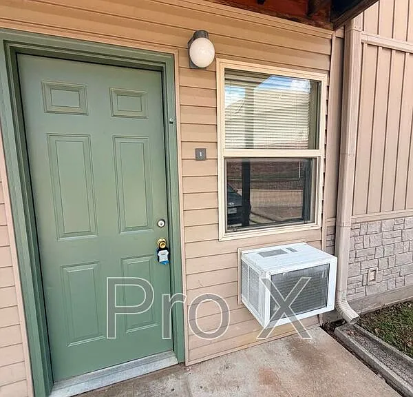 930 N Goetz Blvd #1 — Photo 8