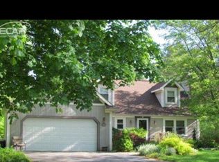 9404 Sprucedale Dr, Flushing, MI 48433