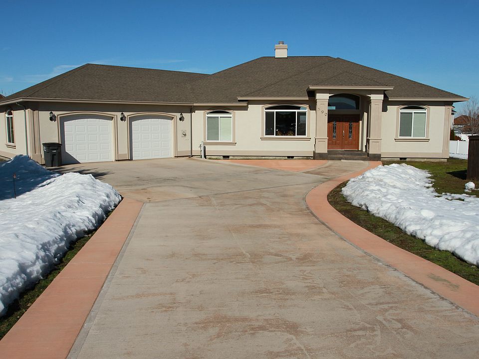 1st image of 390 Dream St SE