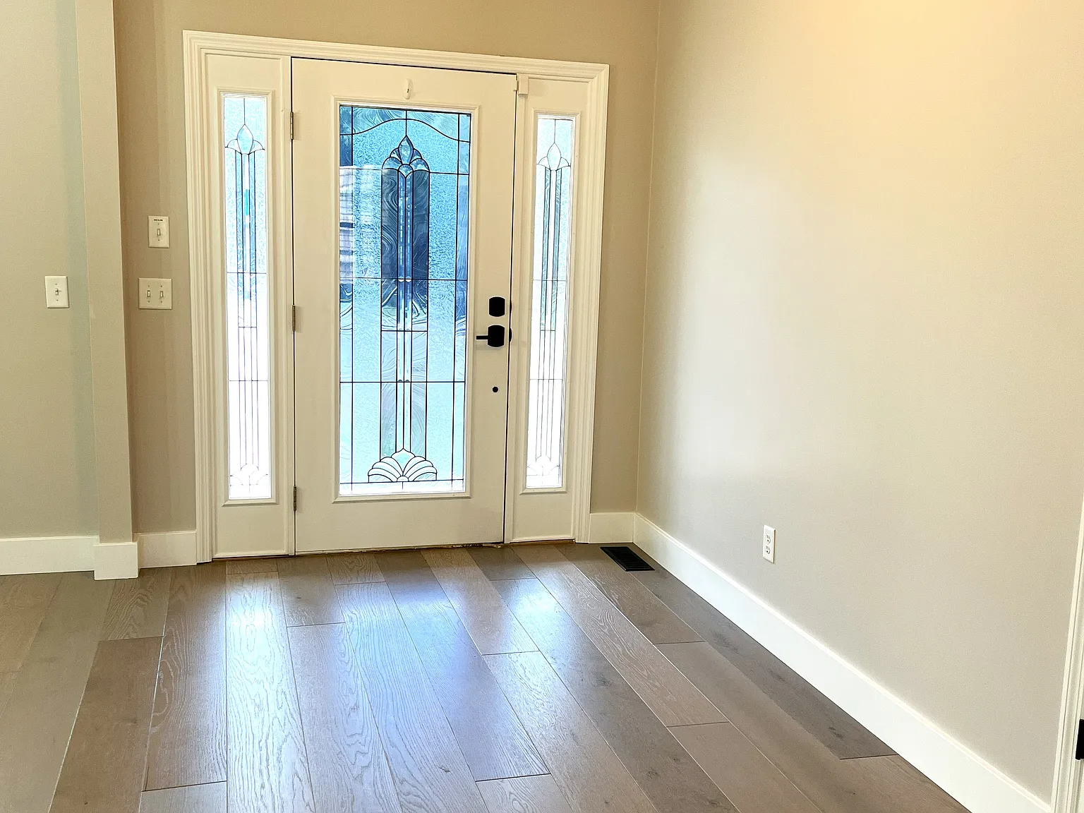 4 bed, 2604 sqft, $2,975 — Photo 4