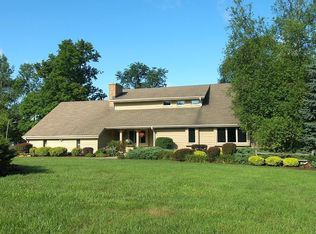 2175 Slinger Rd, Richfield, WI 53076