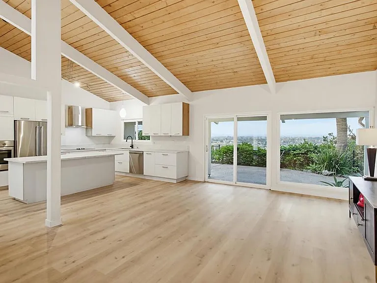 5605 Soledad Mountain Rd — Photo 7