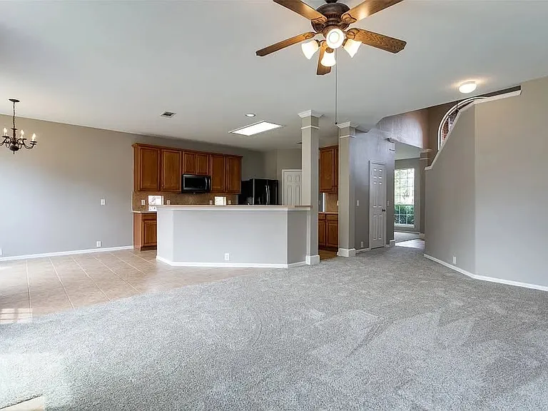 2700 Thorncreek Ln — Photo 3