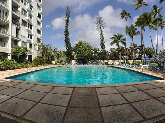 80 feet long swimming pool