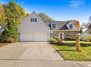 6410 N Suffolk Dr, Peoria, IL 61615