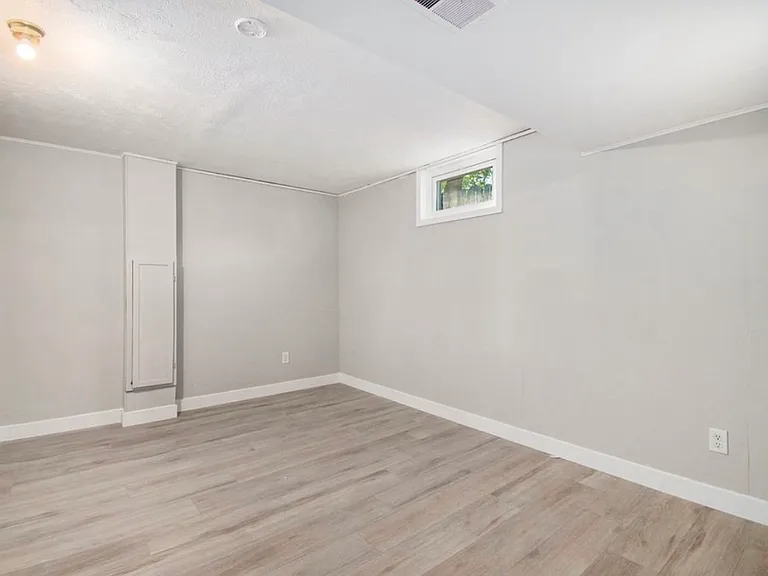 11601 S 37th St — Photo 9