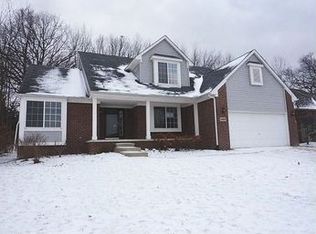 569 Peachtree Trl, Fenton, MI 48430
