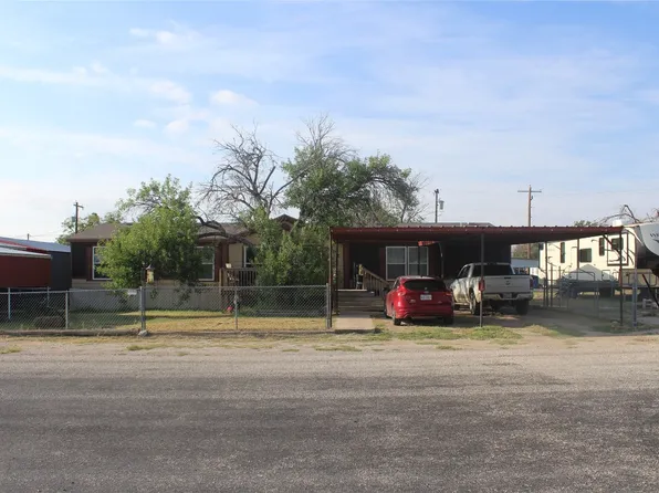 302 E 7th St, Iraan, TX 79744