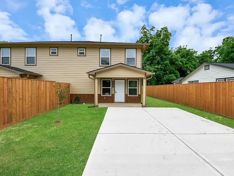 2430 Dolly Wright St #B — Photo 5