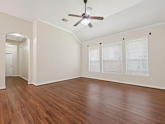5th image of 25139 Alina Ln