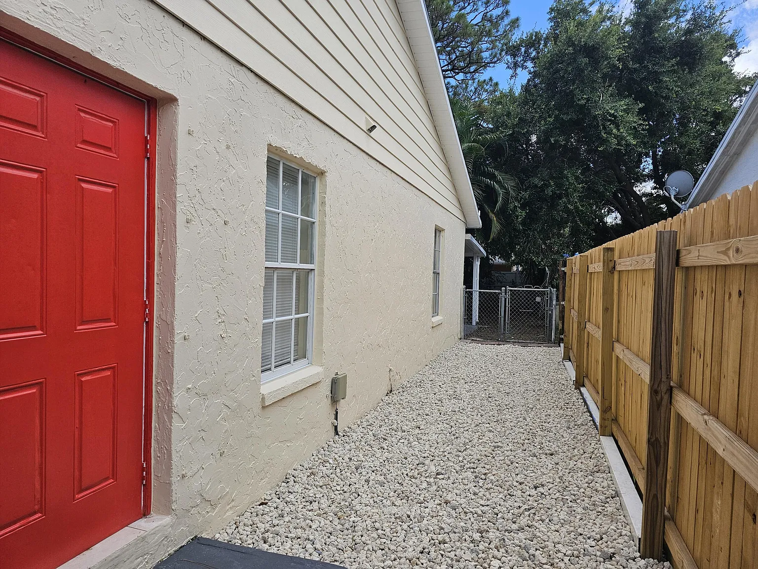 2 bed, 1.5 bath, 968 sqft, $1,995 — Photo 1