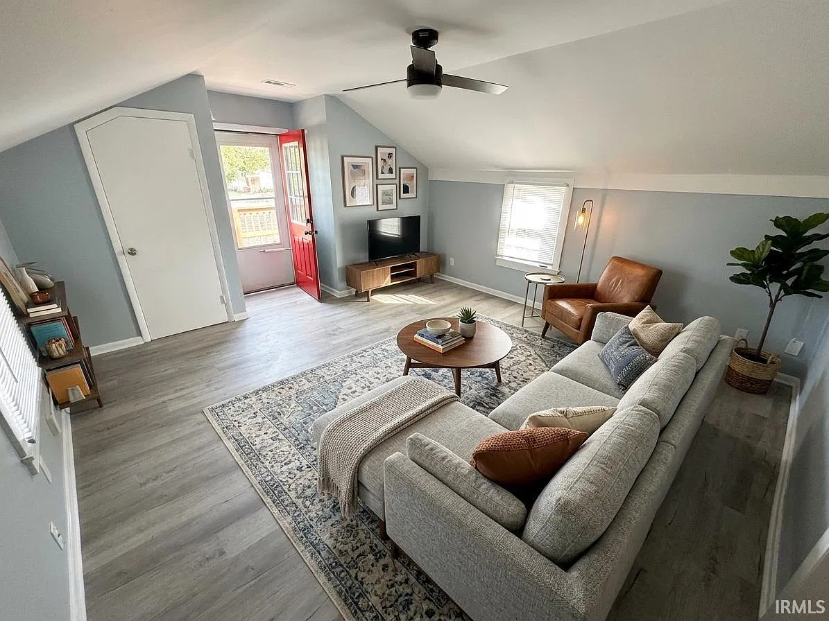 2 bed, 1.5 bath, 1184 sqft, $1,100 — Photo 3