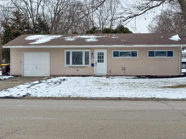 138 Garden Dr, Belvidere, IL 61008