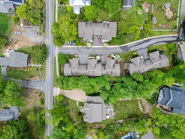 3 Teresa Way — Photo 6